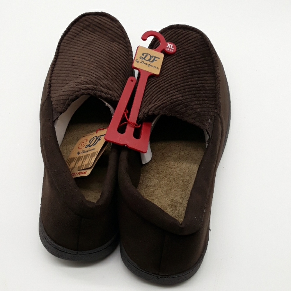NWT DEARFOAMS SLIPPERS
